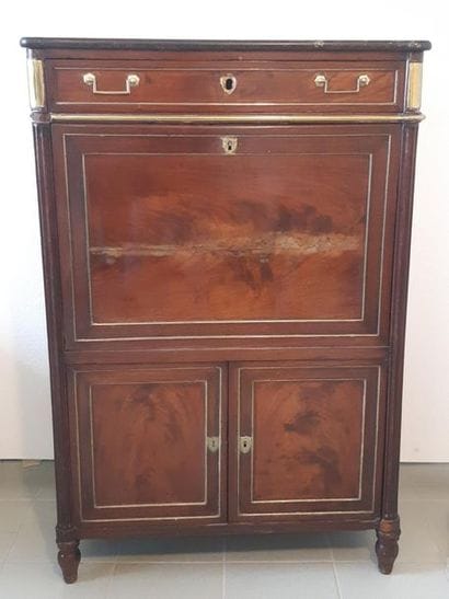 SECRETAIRE
en acajou et placage d'acajou,...