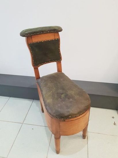 BIDET 
de campagne, dessus de cuir 
XIXeme...