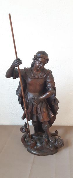 STATUE 
en bois représentant Saint Georges...