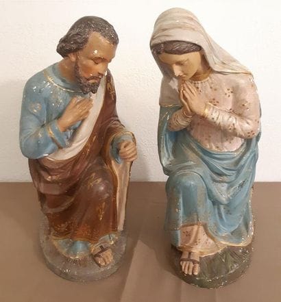 DEUX SUJETS 
En plâtre polychrome représentant...