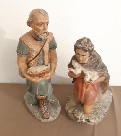 DEUX SUJETS 
En plâtre polychrome (traces)...