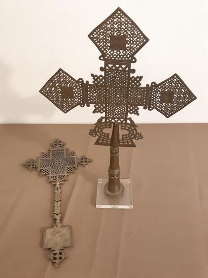 ENSEMBLE DE DEUX CROIX 
de procession Copte
Métal...