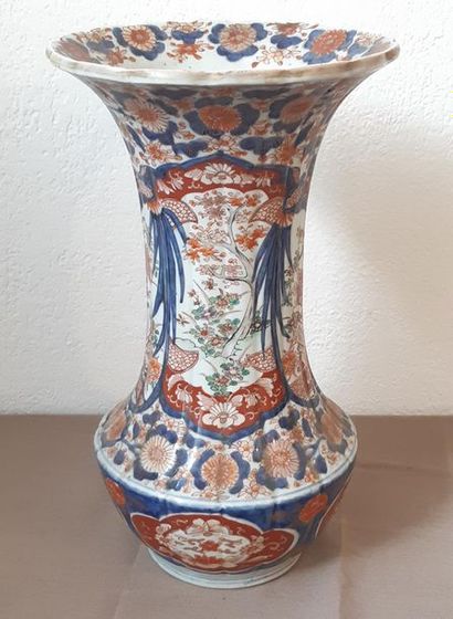 JAPON XIXème SIECLE
Vase de forme balustre...