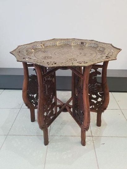 INDOCHINE
Table basse en bois à six pieds...