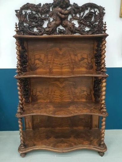 TRAVAIL DU XIXème SIECLE 
Etagère en bois...