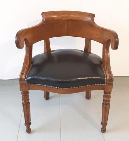 FAUTEUIL DE BUREAU 
En acajou, à dossier...