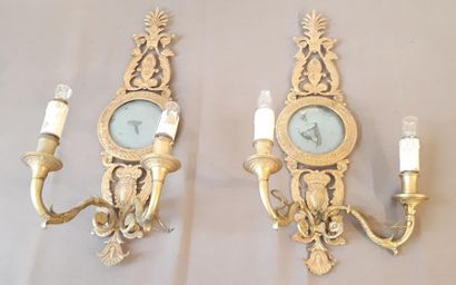 PAIRE d'APPLIQUE
En laiton à deux bras de...