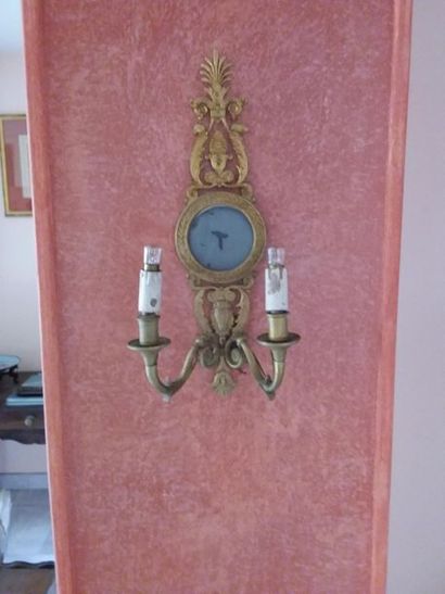 PAIRE d'APPLIQUE
En laiton à deux bras de...