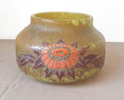 LEGRAS 
Vase ovoïde en verre marmoréen vert...