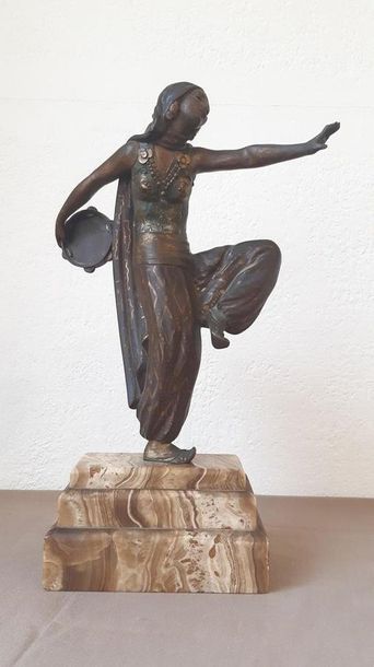 LUCE (XIX-Xxème)
Bronze à patine brune représentant...
