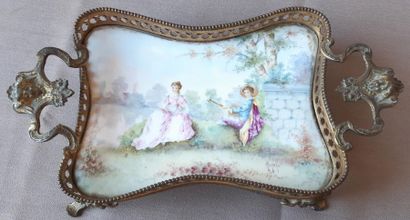 VIDE-POCHE 
en porcelaine de Sèvres à décor...