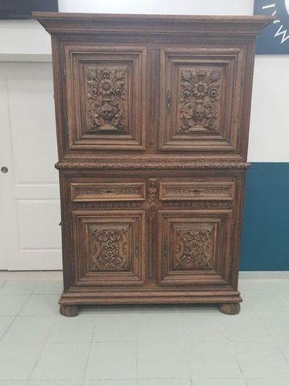 BUFFET DEUX-CORPS
En bois sculpté orné de...