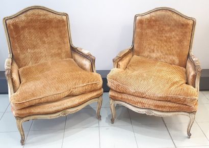PAIRE DE BERGERES
En bois naturel peint à...