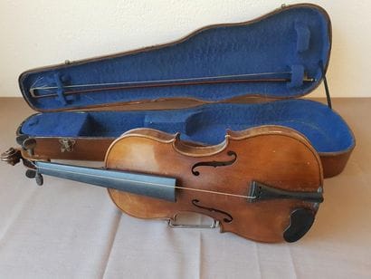 MIRECOURT
Violon d'etude avec archer dans...