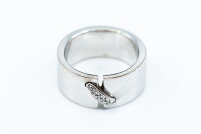CHAUMET 
BAGUE lien grand modèle surmonté...