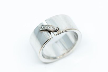 CHAUMET 
BAGUE lien grand modèle surmonté...