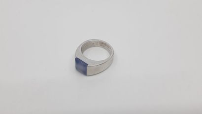 CARTIER 
BAGUE en or gris 750° ornée d'une...
