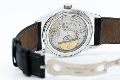 PATEK PHILIPPE 
CALATRAVA 6000G
Montre boîtier...