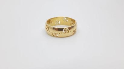 GUCCI
Alliance en or jaune 750° ajourée 
Poids...