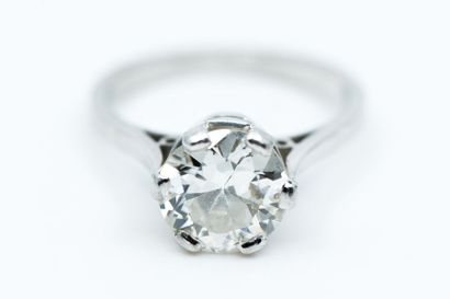 BAGUE en or gris et platine ornée
 d'un diamant...