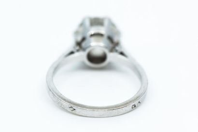 BAGUE en or gris et platine ornée
 d'un diamant...