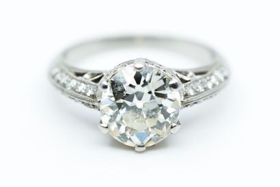 BAGUE en or gris 750° ornée d'un diamant...