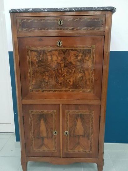 SECRETAIRE
en bois de placage de noyer, à...