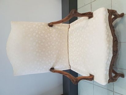 FAUTEUIL 
à la reine en hêtre mouluré et...