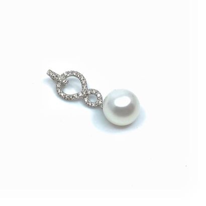 PENDENTIF en or gris ornée d'une perle d'eau...
