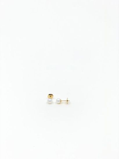 PAIRE de boutons d'oreille en or jaune 750°...