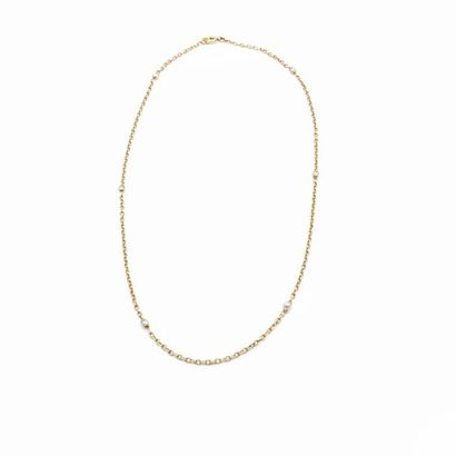 COLLIER en or jaune750° parsemée de perles...