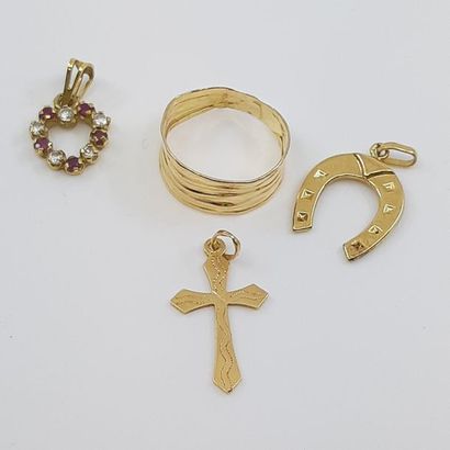 Lot d'or 750° comprenant : 
Une bague en...