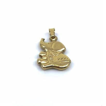 PENDENTIF en or jaune 750° représentant un...