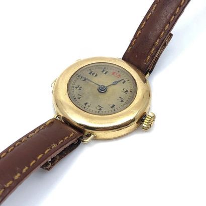 Montre bracelet de dame, boîtier en or jaune...