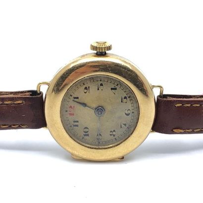 Montre bracelet de dame, boîtier en or jaune...