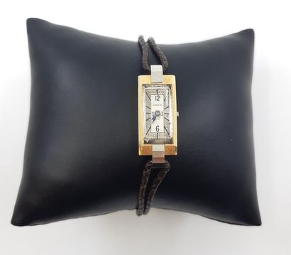 MONTRE bracelet de dame boîtier rectangulaire...