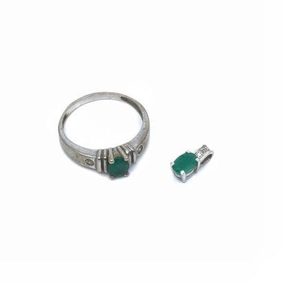 LOT comprenant :
Bague en or gris 750° ornée...