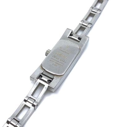GUCCI
Montre bracelet en acier 
Mouvement...