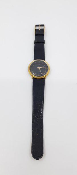 LIP 
Montre bracelet, boîtier rond en métal...