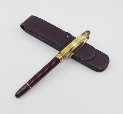 MONTBLANC Stylo plume dans son étui en c...