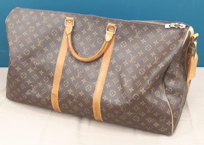 LOUIS VUITTON
Sac de voyage monogrammée
...