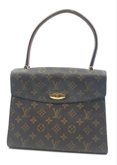 Louis VUITTON 
Sac Malesherbes en cuir monogrammé...