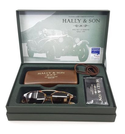 HALLY and son 
Paire de lunettes de soleil...