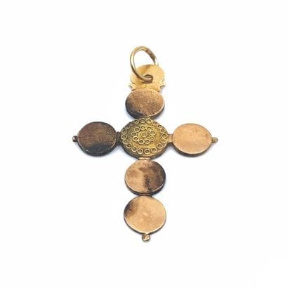 CROIX en or jaune 750° 
Poids: 6,16 g