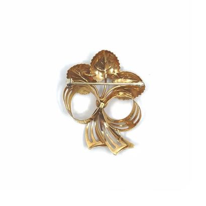 BROCHE à motif végétal 
en or jaune 750°
Poids...