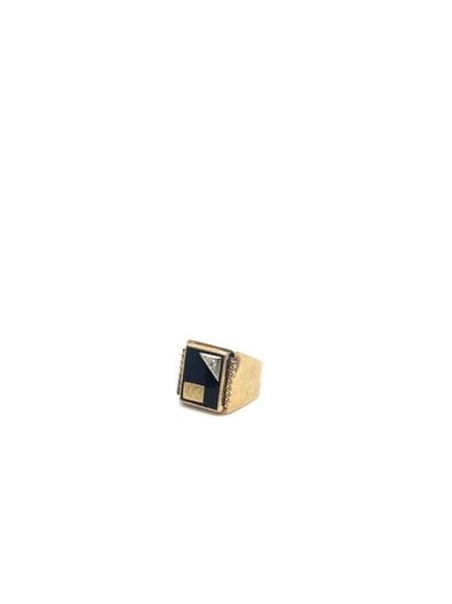 BAGUE en or jaune 750° ornée d'un onyx surmonté...
