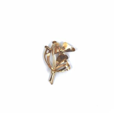 BROCHE 
en or jaune 750° ornée d'une perle...
