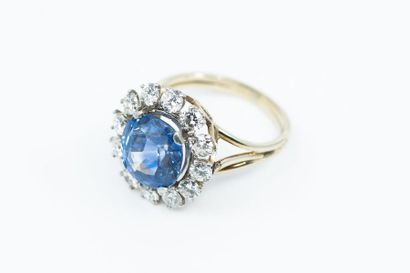 BAGUE
en or gris 750°et platine ornée d'un...