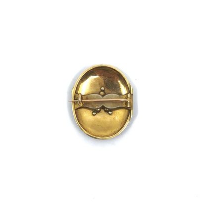 BROCHE en or jaune 750° ornée de roses et...