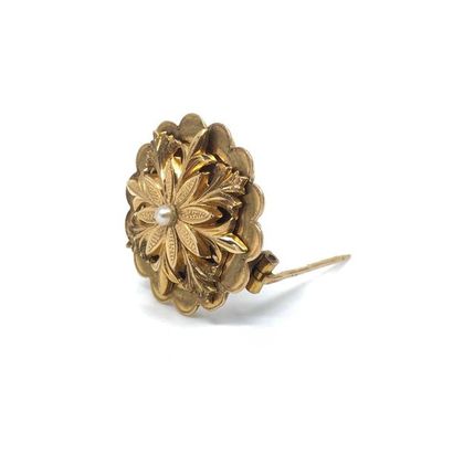 BROCHE ronde en or jaune 750° ornée d'une...